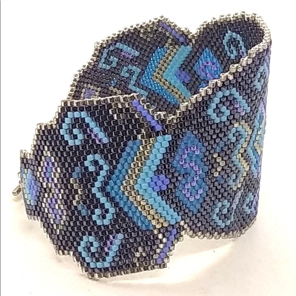 🔥SOLD🔥 for funds raiser dog rescue at Comanche PowWow🔥 Beaded Blue Bracelet - Picture 3 of 11